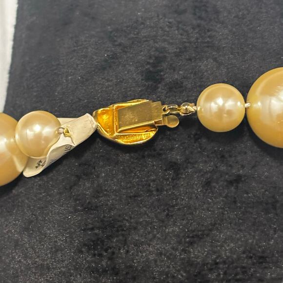 Ann Taylor Faux Pearl Statement Necklace Gold Beads NWT - Picture 8 of 13
